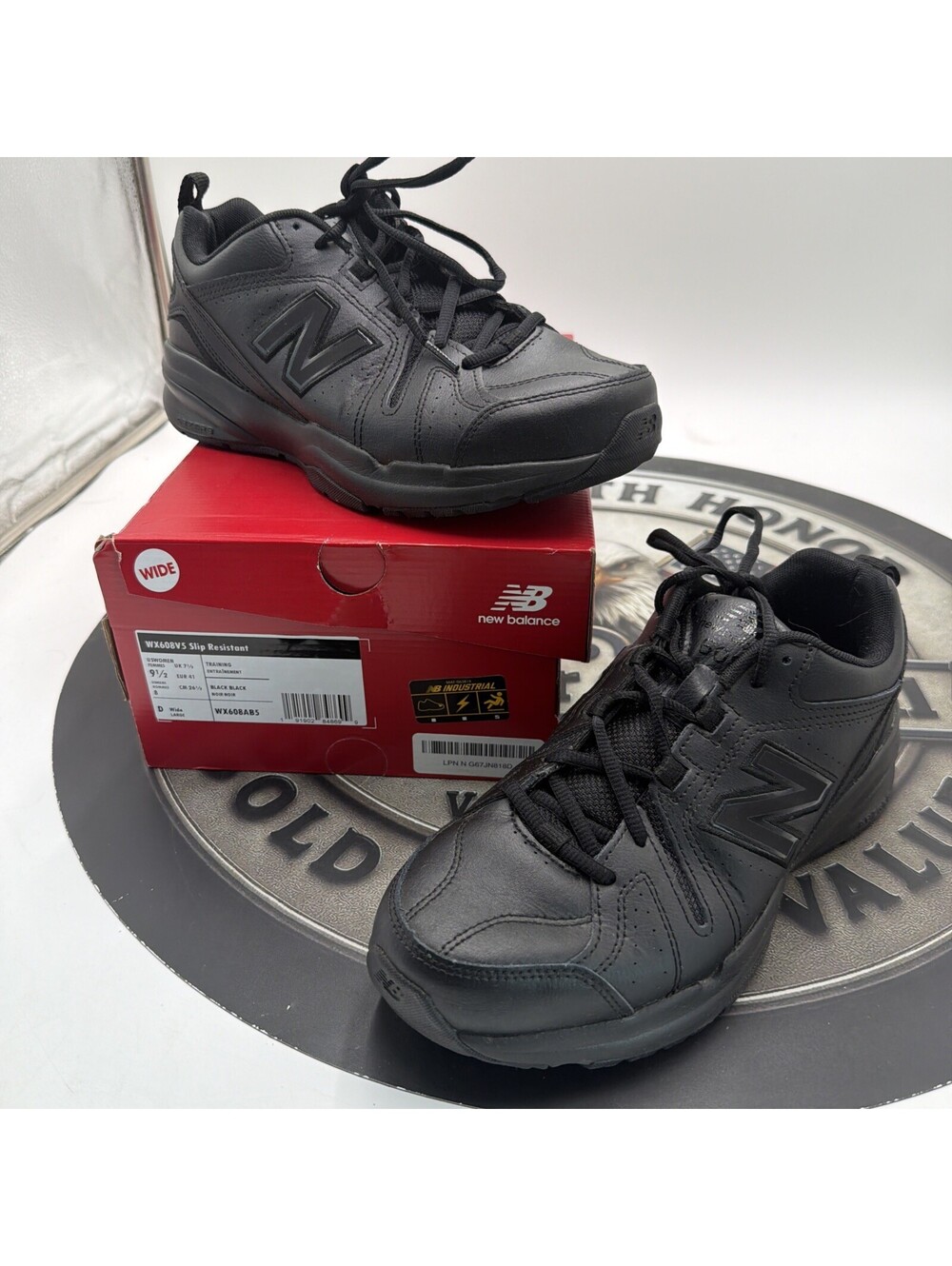 Woman's Sneakers & Athletic Shoes New Balance 608v5 Slip Resistant Size 9.5 Wide
